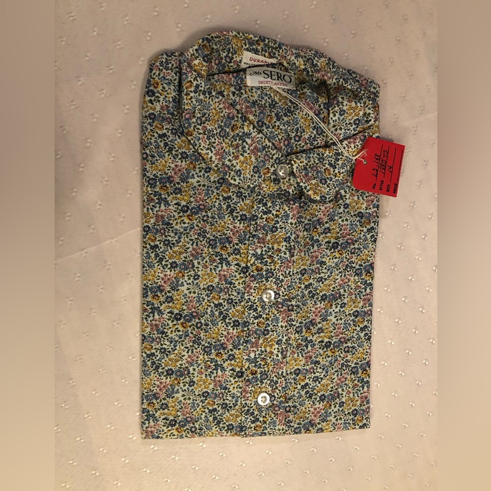 Ms. Sero short-sleeved floral shirt. Size 14.